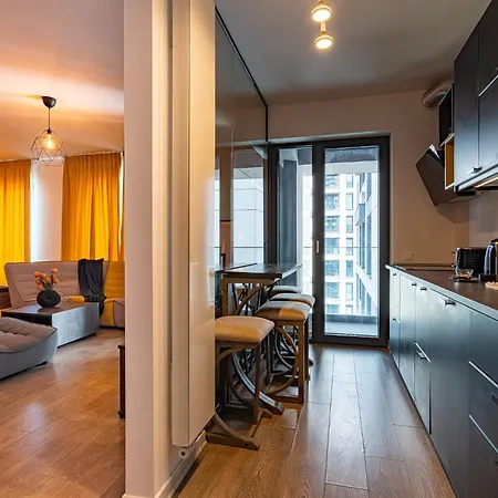 Apartment Chic In The Business Area *