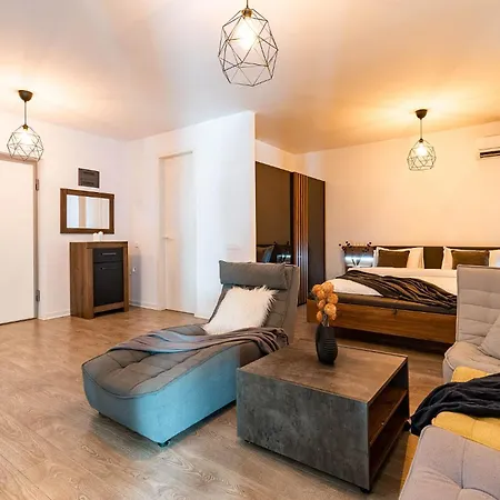 Chic In The Business Area Apartment *